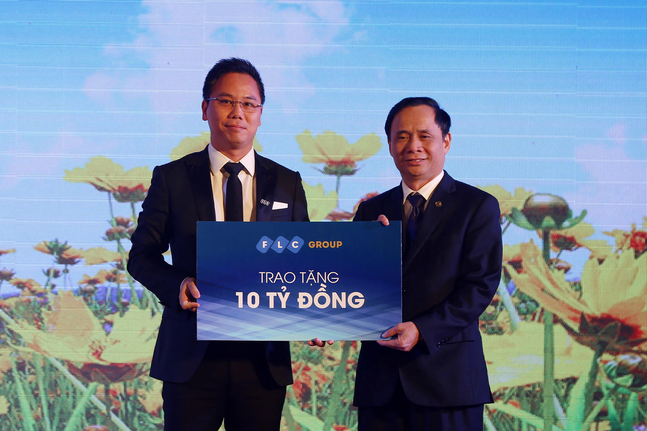 FLC ủng hộ Quỹ Vì người nghèo Thanh Hoá theo cách “trao cần câu”