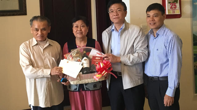 Bộ trưởng Tư pháp Lê Thành Long thăm và chúc Tết các đồng chí nguyên Bộ trưởng