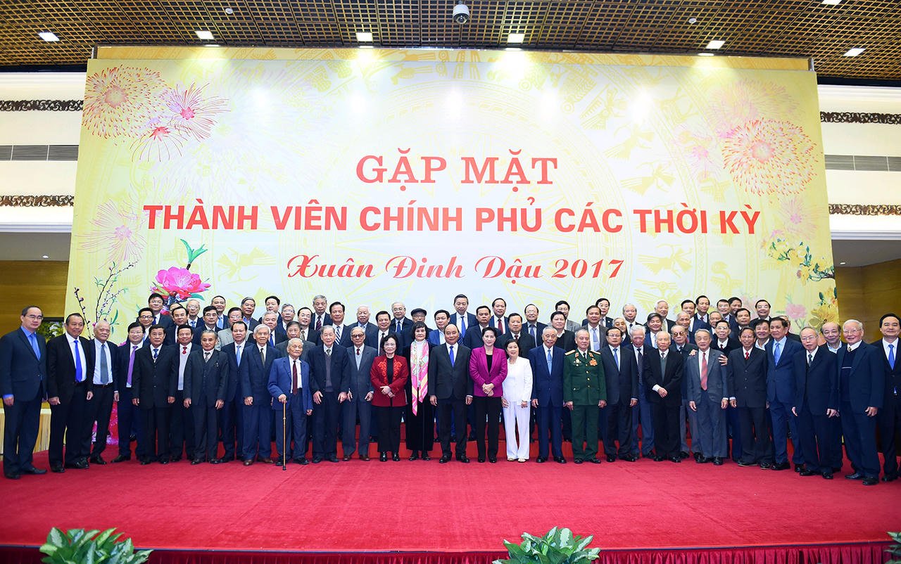 Thủ tướng gặp mặt các thành viên Chính phủ qua các thời kỳ
