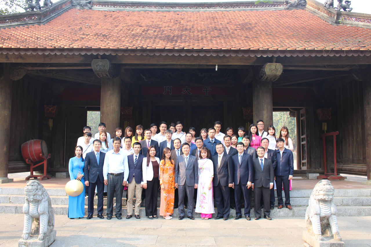 Bộ trưởng Lê Thành Long dâng hương tại Khu di tích Lam Kinh