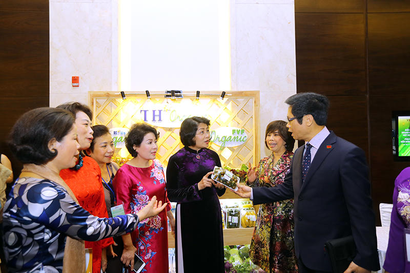 Bà Thái Hương, Chủ tịch HĐQT Tập đoàn TH được trao Giải thưởng Đại sứ Thương mại toàn cầu