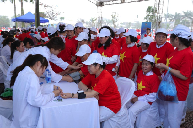 Vinamilk xác lập kỷ lục mới “Đồng diễn thể dục dưỡng sinh có số lượng người cao tuổi tham gia đông nhất Việt Nam”