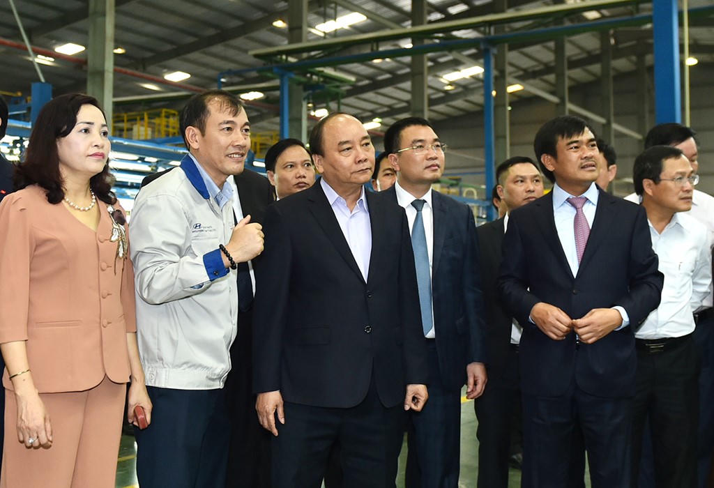 Thủ tướng thăm nhà máy sản xuất ôtô tại Ninh Bình