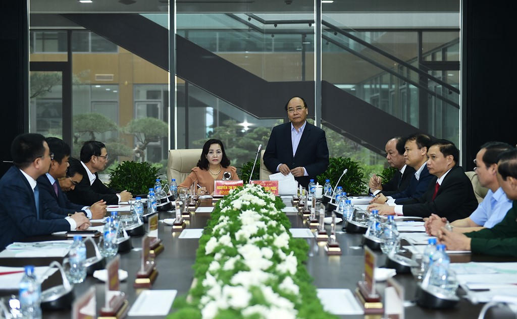 Thủ tướng thăm nhà máy sản xuất ôtô tại Ninh Bình