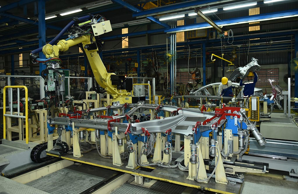 Thủ tướng thăm nhà máy sản xuất ôtô tại Ninh Bình