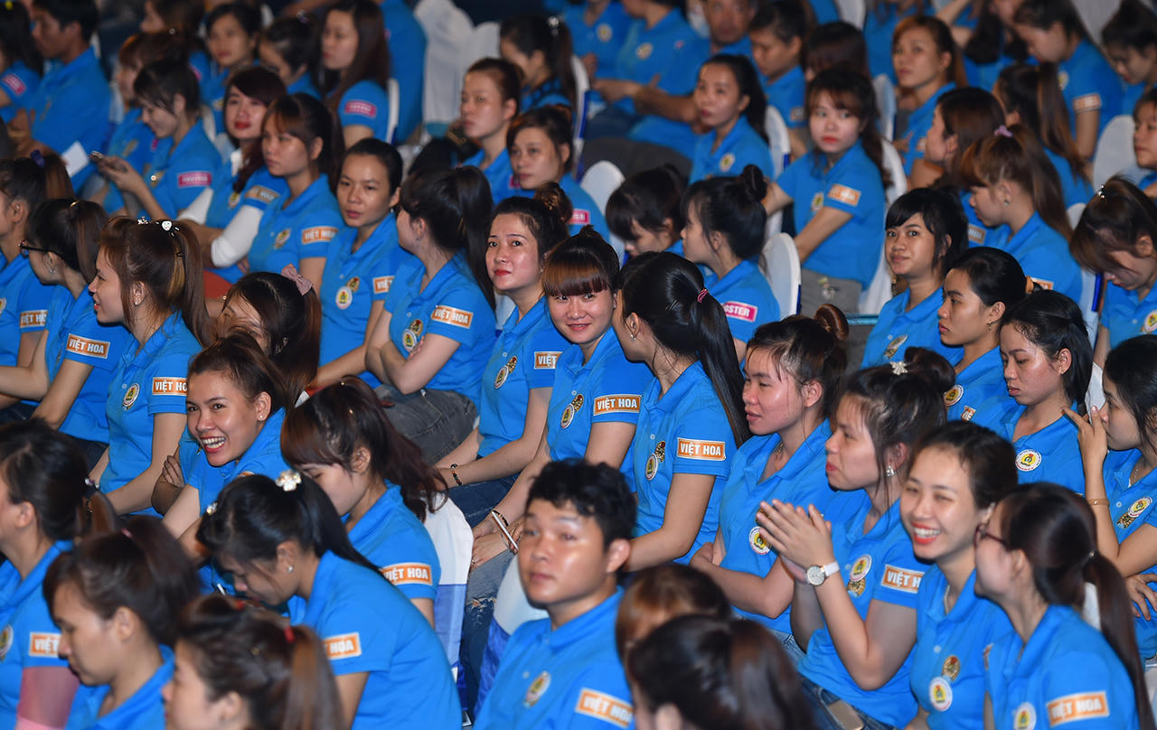 Thủ tướng Nguyễn Xuân Phúc đối thoại với công nhân