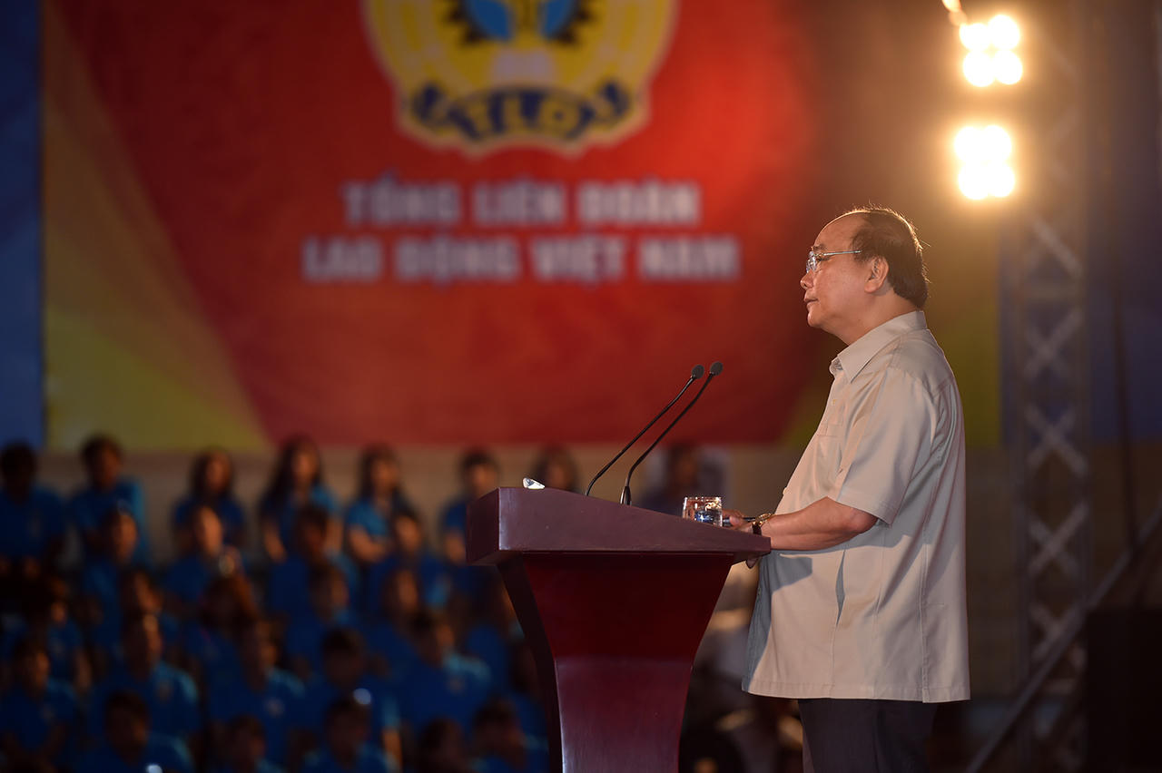 Thủ tướng Nguyễn Xuân Phúc đối thoại với công nhân