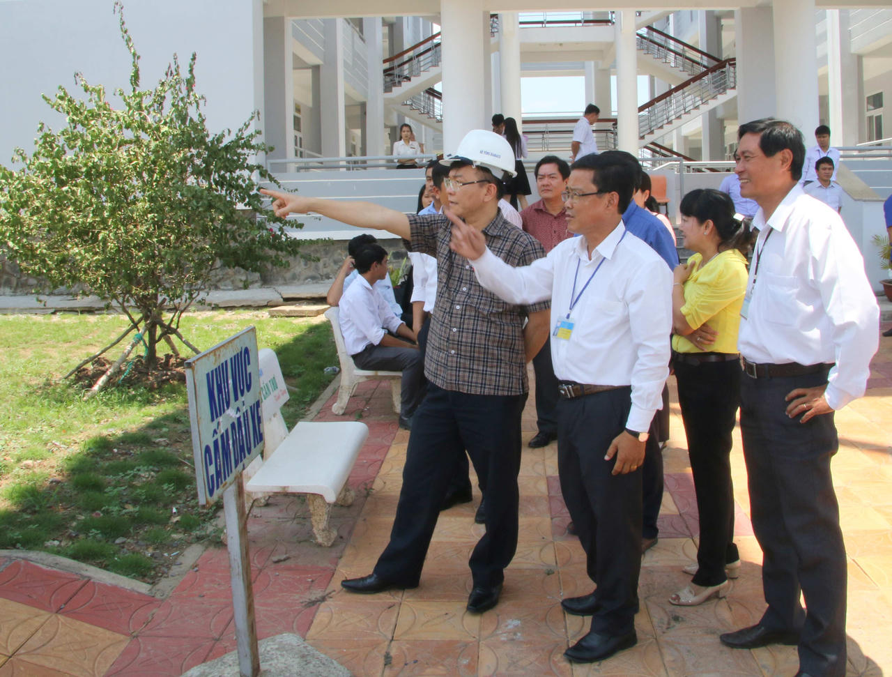 Bộ trưởng Lê Thành Long đồng hành, chia sẻ nhiều nguyện vọng chính đáng của người dân  