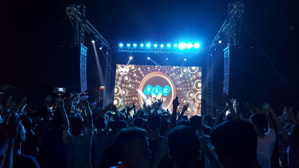 Khán giả Sầm Sơn cuồng nhiệt trong đêm nhạc EDM bãi biển