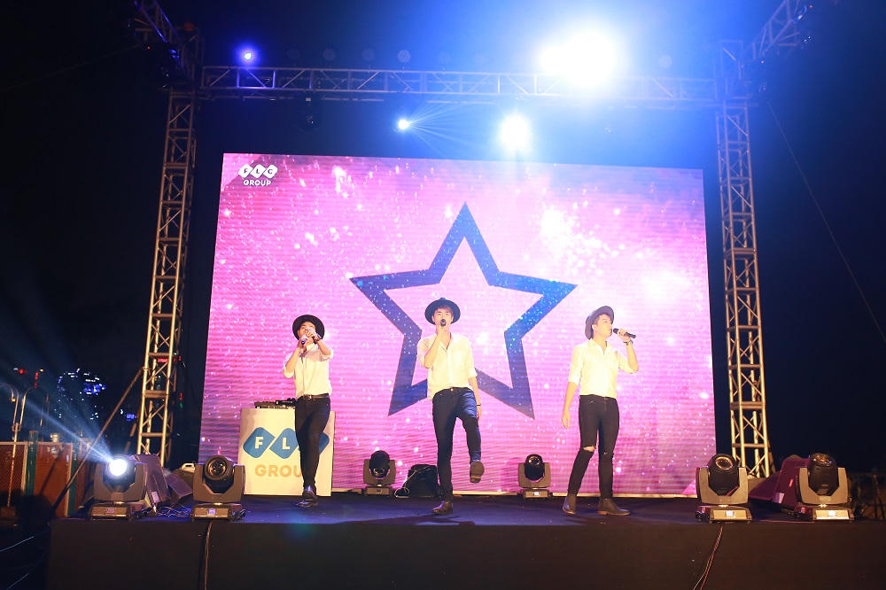 Khán giả Sầm Sơn cuồng nhiệt trong đêm nhạc EDM bãi biển