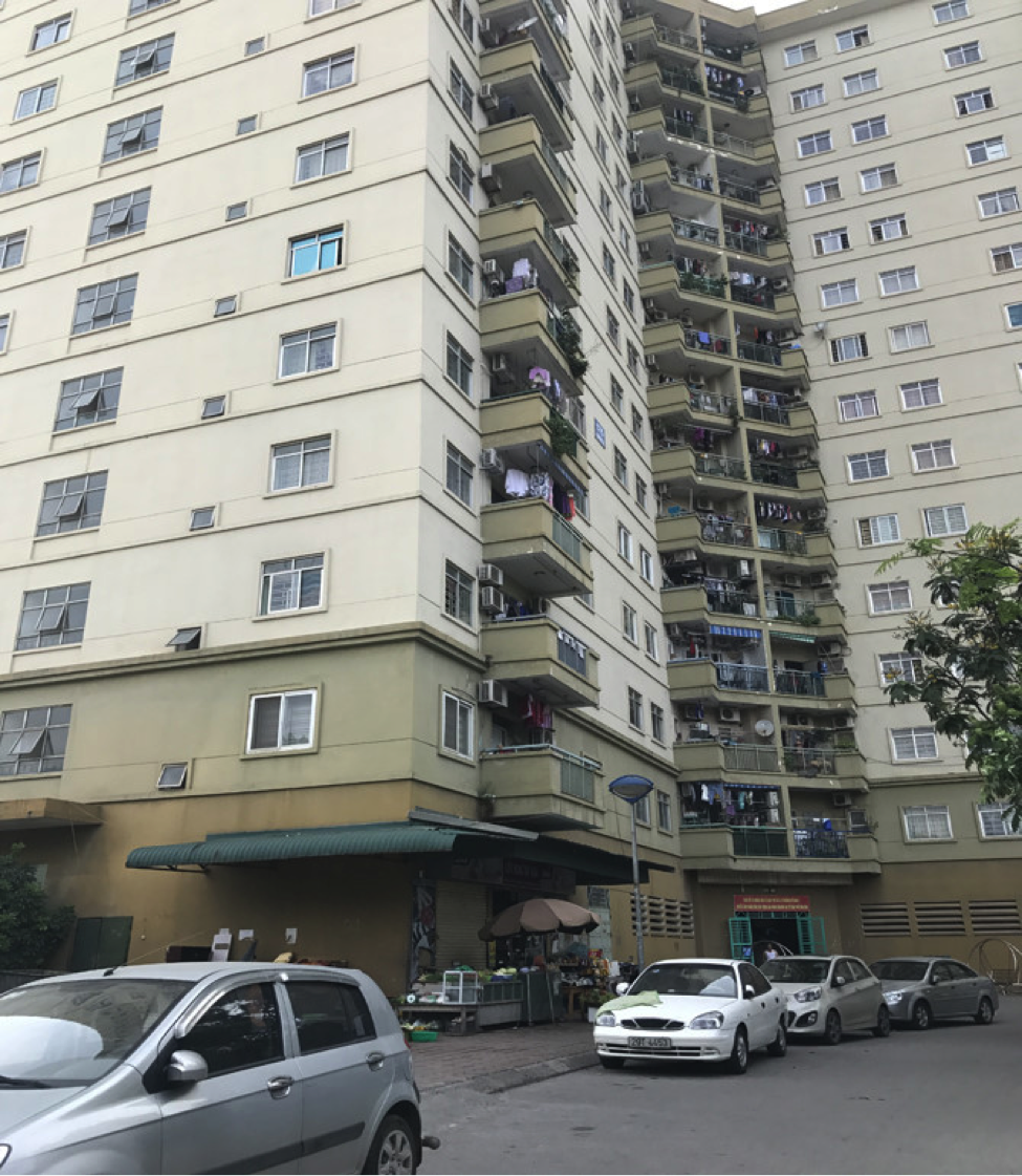 Khu đô thị Mỹ Đình 2: Dân bức xúc vì bãi trông xe “di động” chiếm trọn vỉa vè, vườn hoa  ​