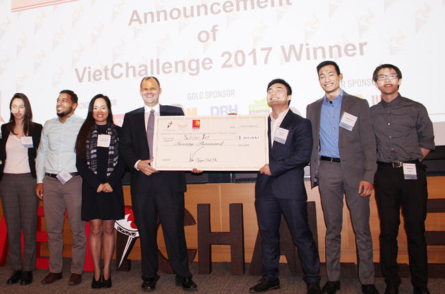 Tập đoàn Bitexco tài trợ 20.000 đô la Mỹ cho Cuộc thi Khởi nghiệp Toàn cầu Thử thách Việt 2017 (VietChallenge)