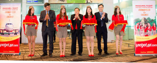 Flashmob Vietjet khuấy động sân bay Changi, tưng bừng khai trương đường bay Hà Nội – Singapore