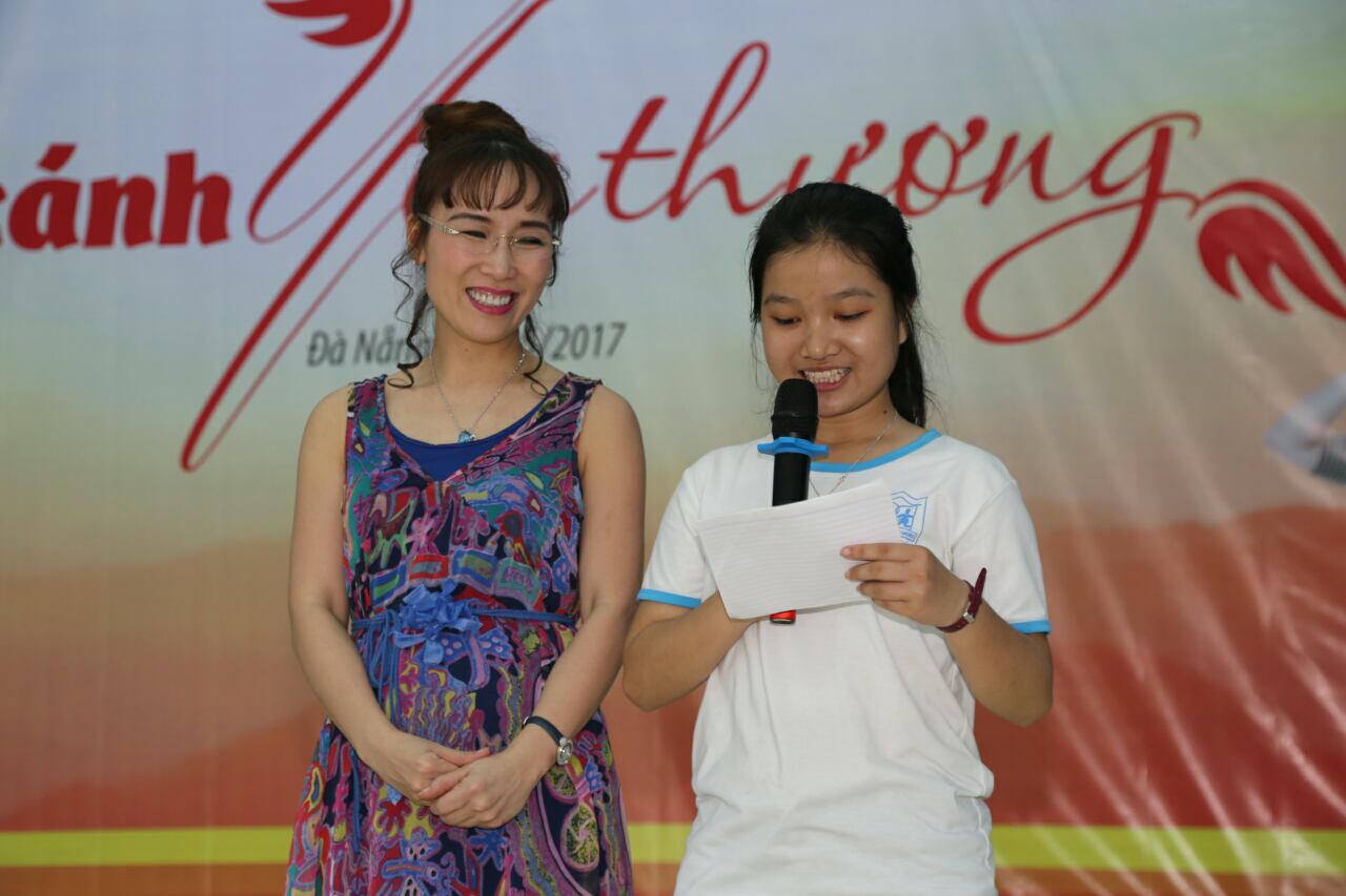 CEO Vietjet cùng đoàn công tác thăm làng trẻ SOS Đà Nẵng