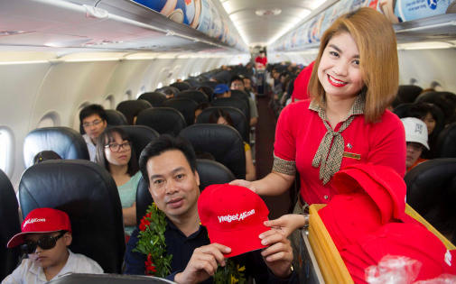 Flashmob Vietjet khuấy động sân bay Changi, tưng bừng khai trương đường bay Hà Nội – Singapore