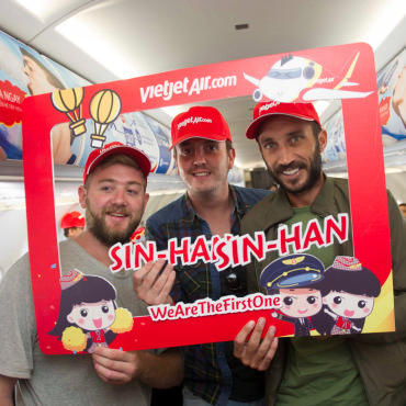 Flashmob Vietjet khuấy động sân bay Changi, tưng bừng khai trương đường bay Hà Nội – Singapore