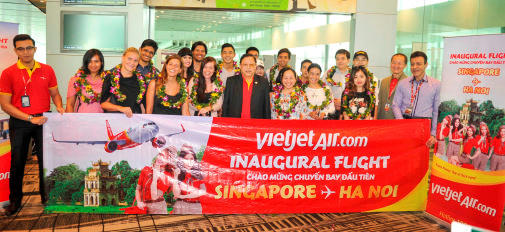 Flashmob Vietjet khuấy động sân bay Changi, tưng bừng khai trương đường bay Hà Nội – Singapore