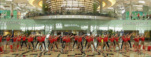Flashmob Vietjet khuấy động sân bay Changi, tưng bừng khai trương đường bay Hà Nội – Singapore