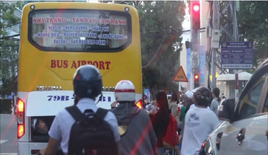 Khánh Hoà: Buông lỏng quản lý, xe buýt đỗ đón trả khách tuỳ tiện