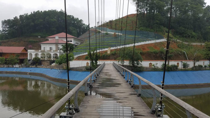 Khu dinh thự được án ngữ ngay trung tâm TP Yên Bái có mặt tiền hướng ra hồ nước.