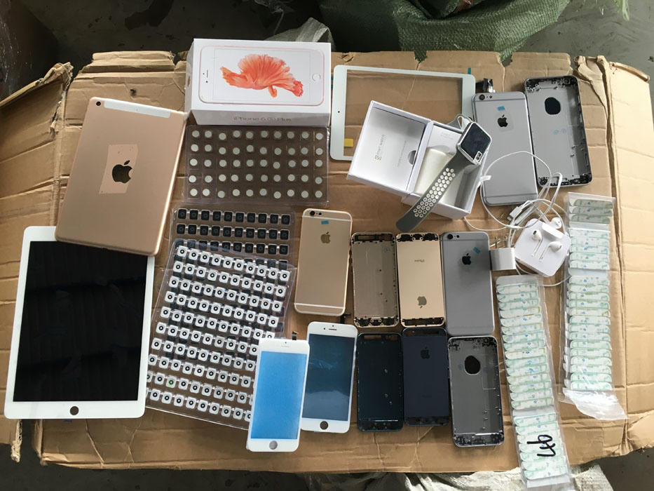 Lực lượng Hải quan bắt giữ lô hàng hiệu “khủng” nhập lậu vào Việt Nam 