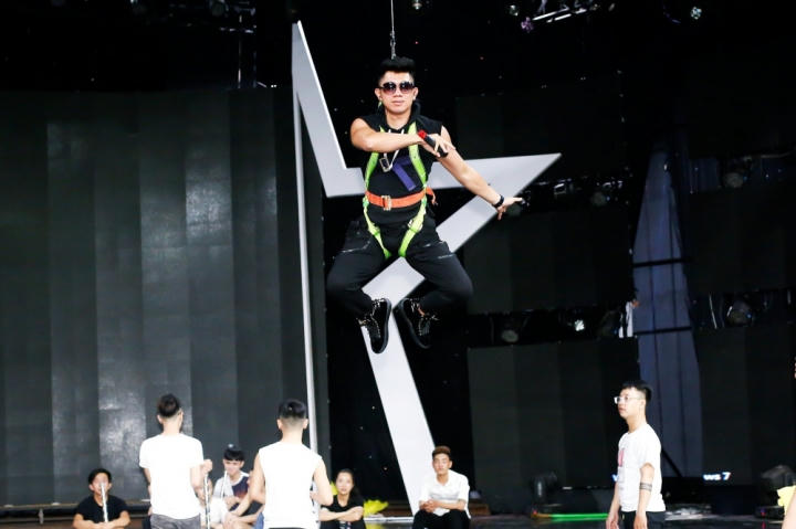 Luong Bang Quang - Tap luyen tiet muc Tung bay (5)