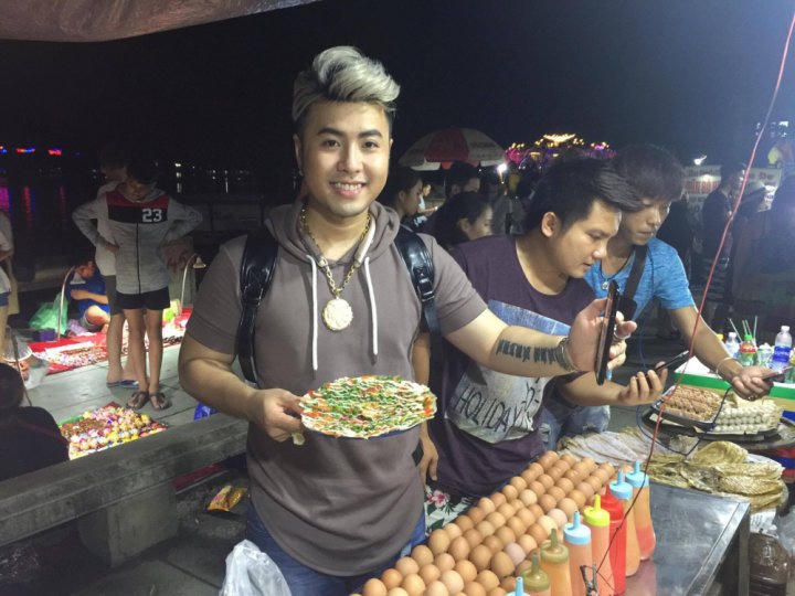 akira-phan-dam-mua-hat-o-mien-trung-5