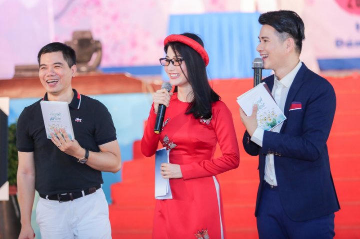 Ban dau gia s_ch c_a di_n gi_ Ho_ng Anh S__ng