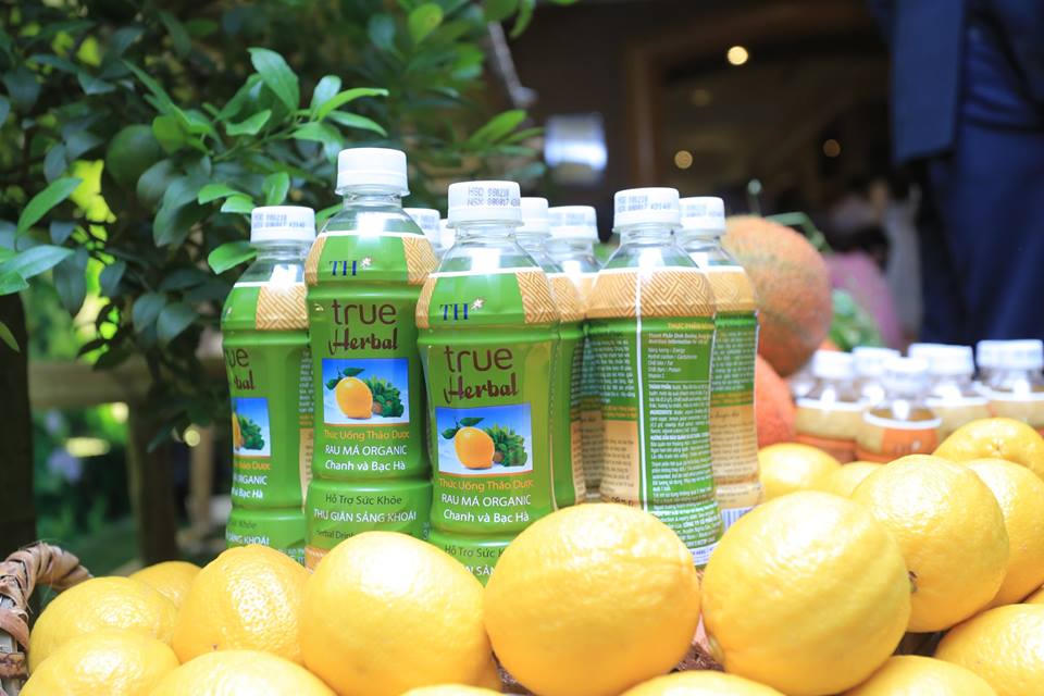 Bà Thái Hương đưa ra cam kết trước công chúng về thức uống thảo dược hoàn toàn tự nhiên TH True Herbal
