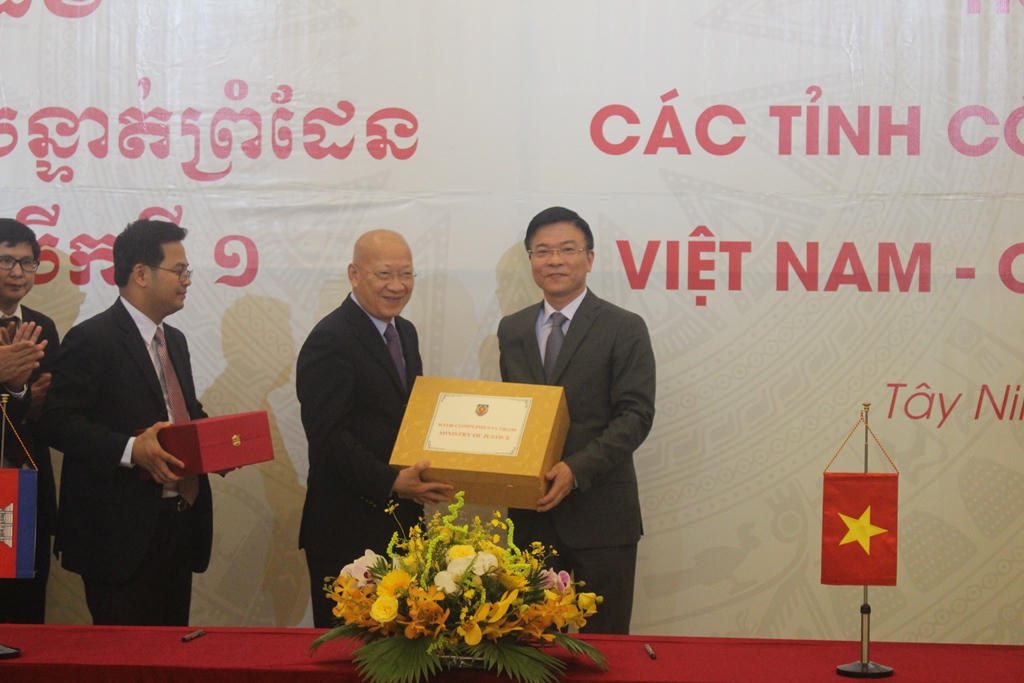 Động lực mới cho sự tăng cường hợp tác giữa hai ngành Tư pháp Việt Nam - Campuchia