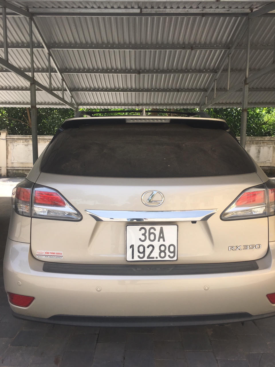 Tiếp vụ “quan xã” ở biệt thự, đi siêu xe: khó hiểu chuyện mở rộng đường qua trang trại