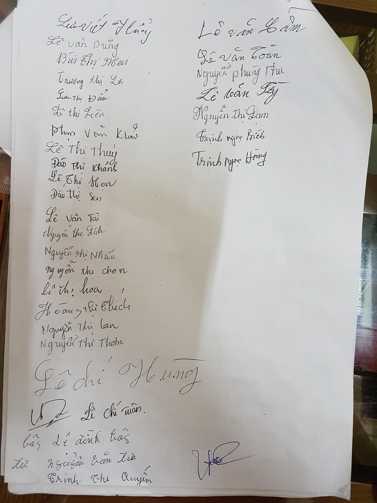 Tiếp vụ “quan xã” ở biệt thự, đi siêu xe: khó hiểu chuyện mở rộng đường qua trang trại