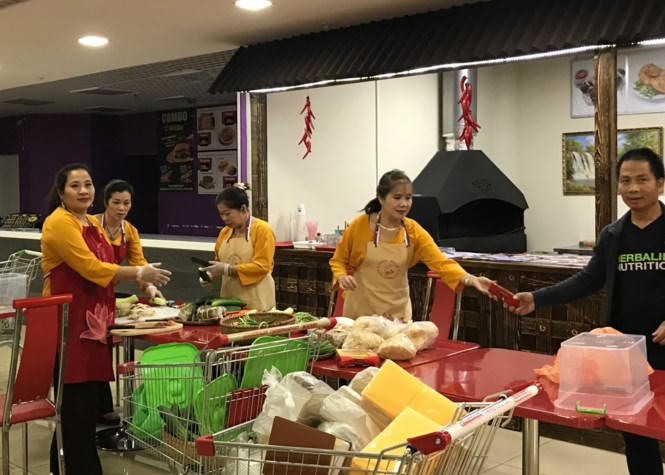 Sôi động chuẩn bị Festival thức ăn đường phố Việt tại Nga - ảnh 11