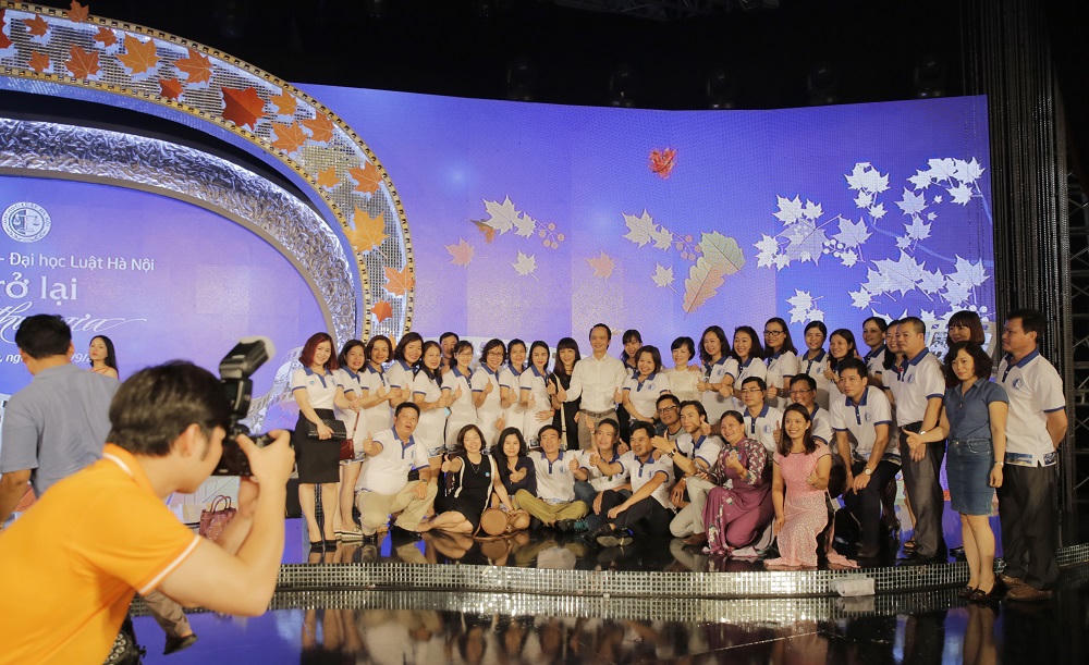 Hơn 1.000 cựu sinh viên Khóa 20 Đại học luật Hà Nội hội ngộ tại FLC Sầm Sơn