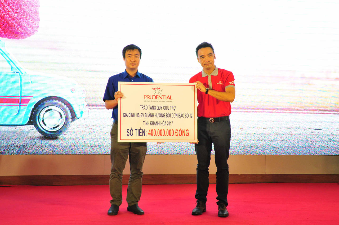 Hơn 2.000 tư vấn viên và nhân viên Prudential tham gia hỗ trợ ứng cứu thiên tai tại Khánh Hoà