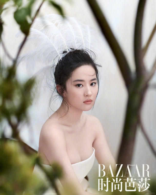 Lưu Diệc Phi đóng chính “Hoa Mộc Lan”: Cả thế giới hỏi “cô là ai”…