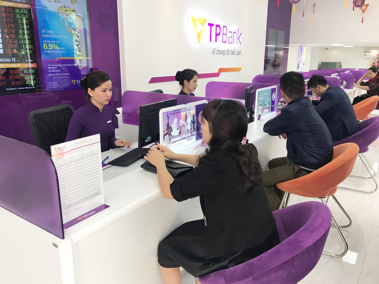 TPBank khai trương liên tiếp 2 điểm giao dịch mới tại Cẩm Phả, Quảng Ninh và TP. Vinh