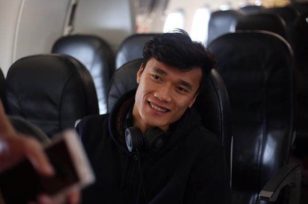 Nghi thức phun nước cầu vồng chưa từng có tiền lệ chào mừng máy bay chở đội tuyển U23 Việt Nam