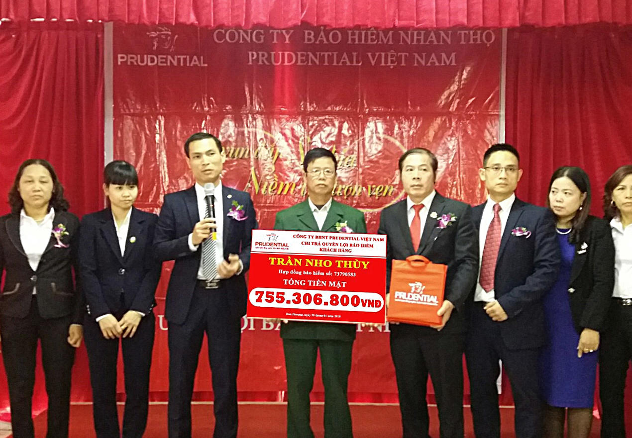 Prudential chi trả hơn 2 tỷ đồng quyền lợi bảo hiểm cho khách hàng tại Hà Nội và Bắc Giang 