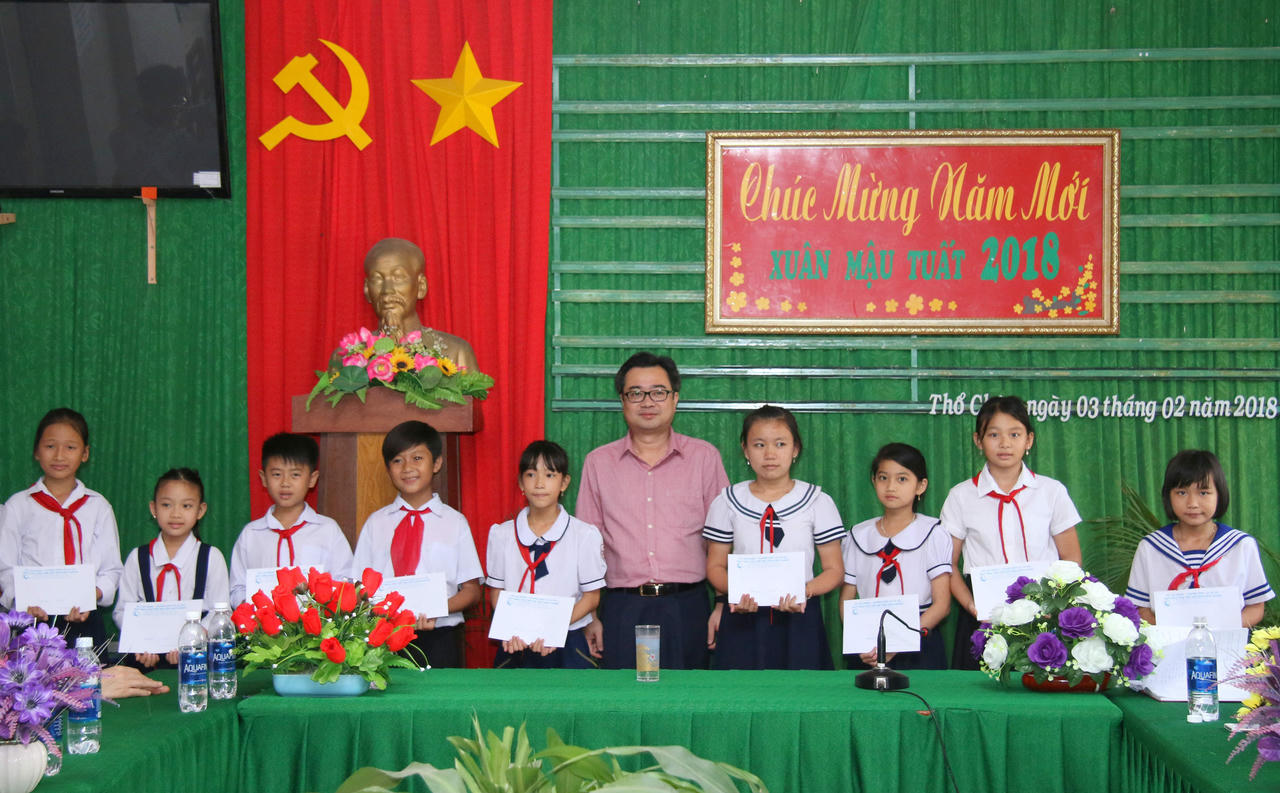 Bộ trưởng Tư pháp Lê Thành Long thăm, chúc Tết nhân dân, cán bộ, chiến sỹ trên xã đảo Thổ Châu