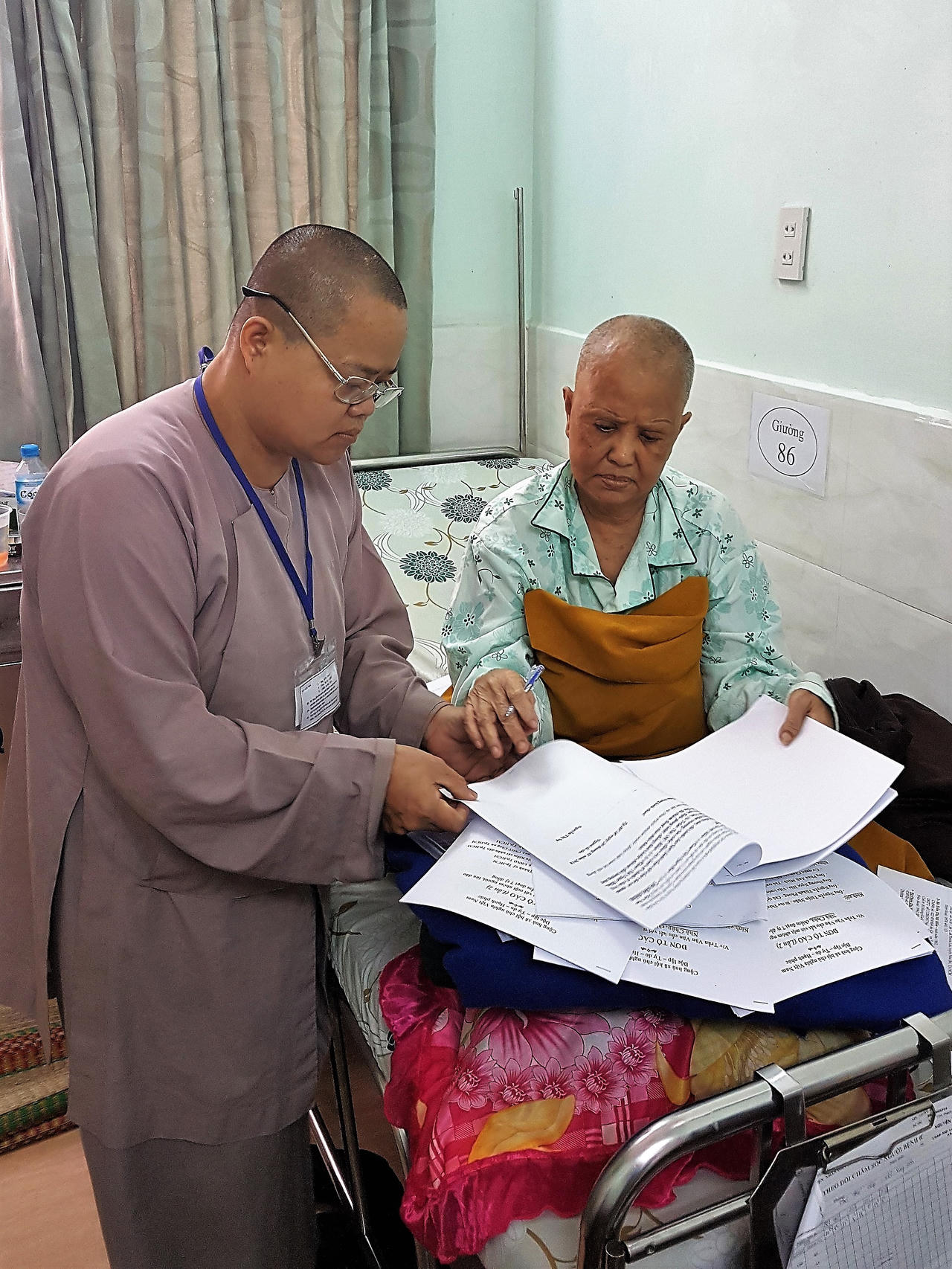 Tiếp vụ “Một thửa đất bán cho nhiều người…”: Sư cô viết đơn kêu cứu tại bệnh viện!