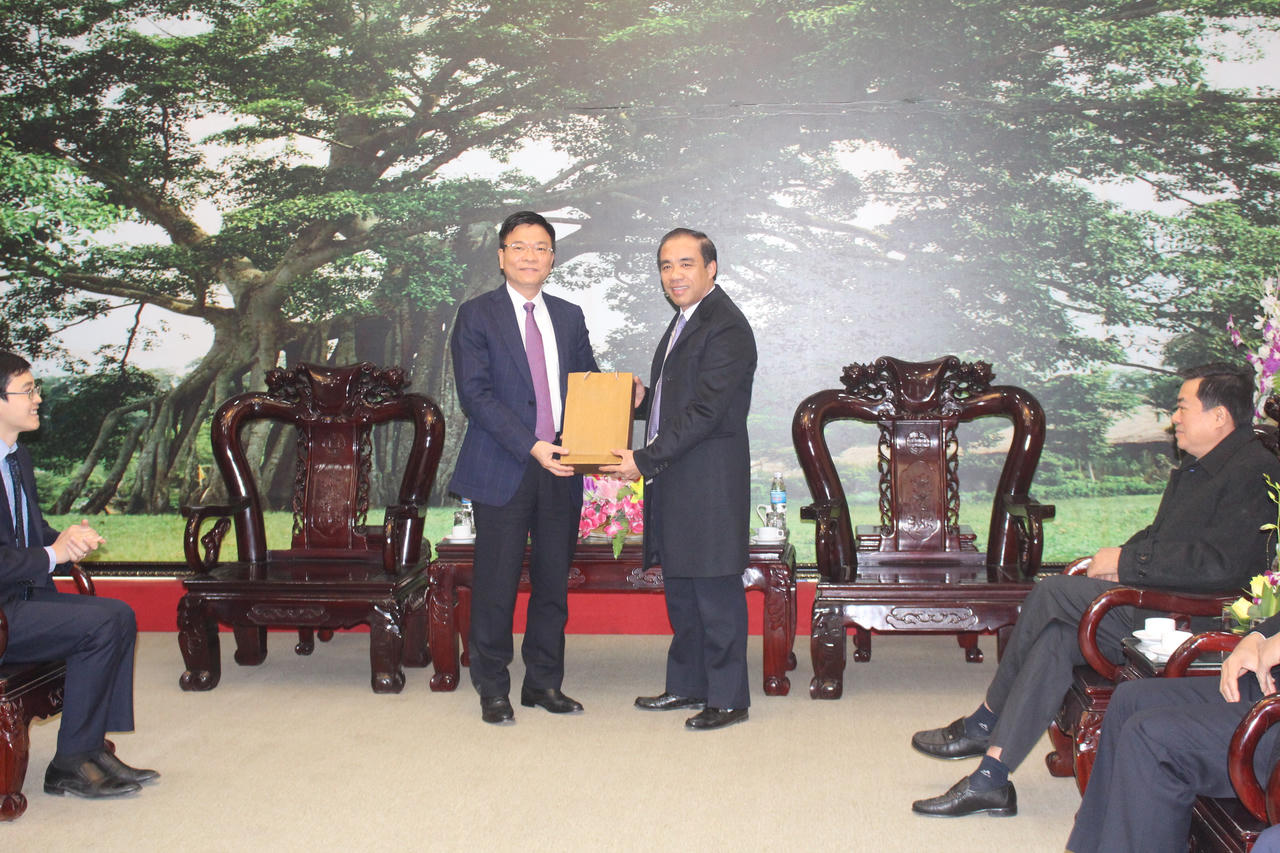 Bộ trưởng Lê Thành Long dâng hương tại khu di tích lịch sử Bộ Tư pháp