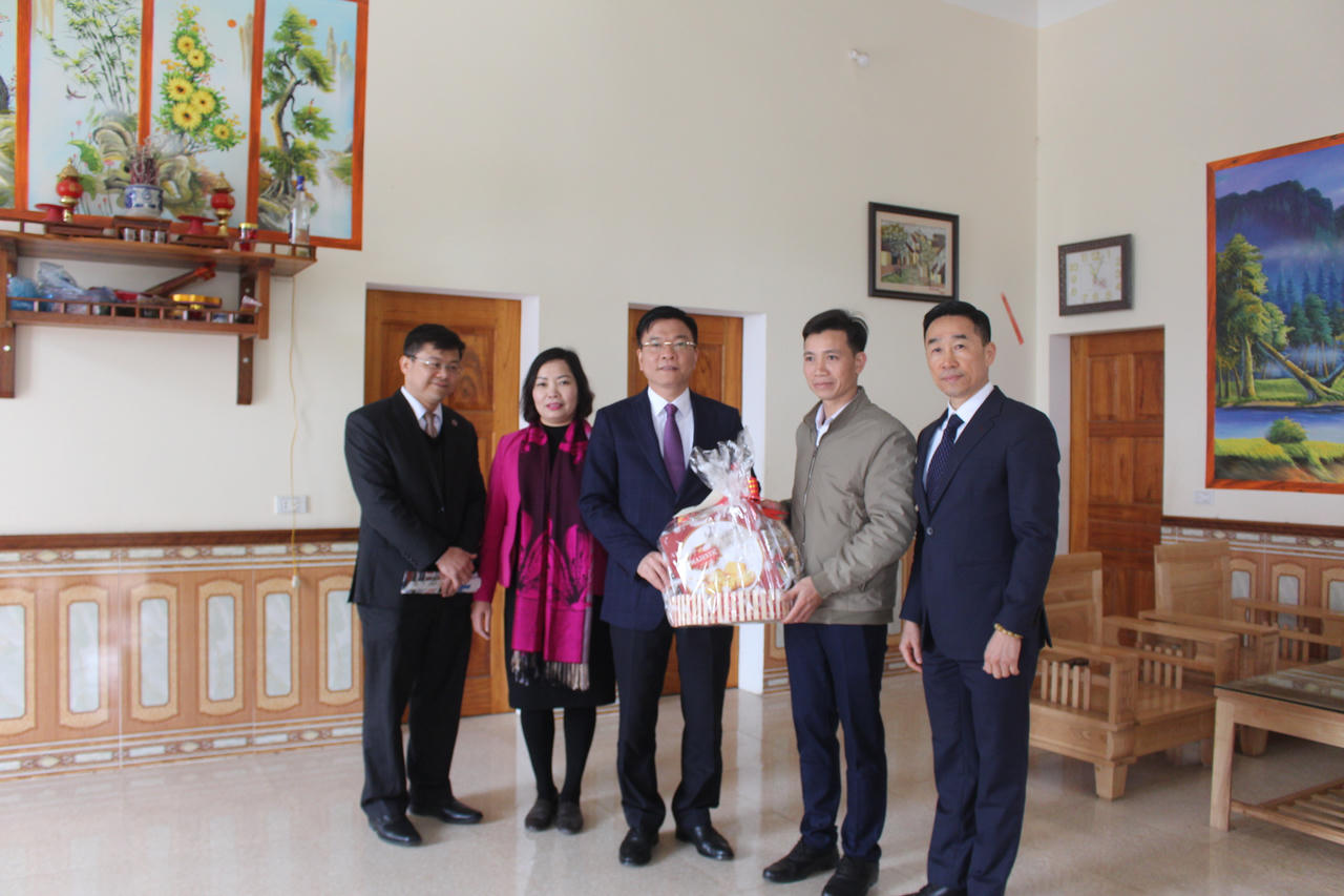 Bộ trưởng Lê Thành Long dâng hương tại khu di tích lịch sử Bộ Tư pháp