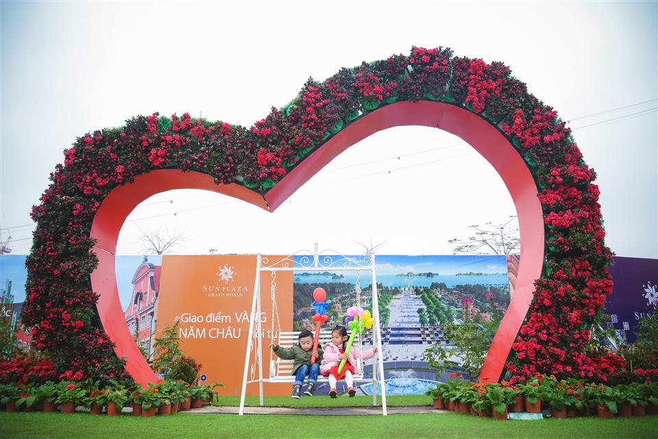 Valentine không đến Lễ hội Kỳ quan muôn sắc hoa Hạ Long thì quá phí