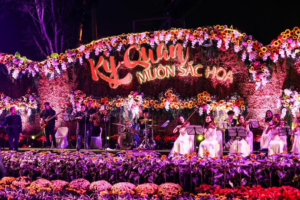 Valentine không đến Lễ hội Kỳ quan muôn sắc hoa Hạ Long thì quá phí