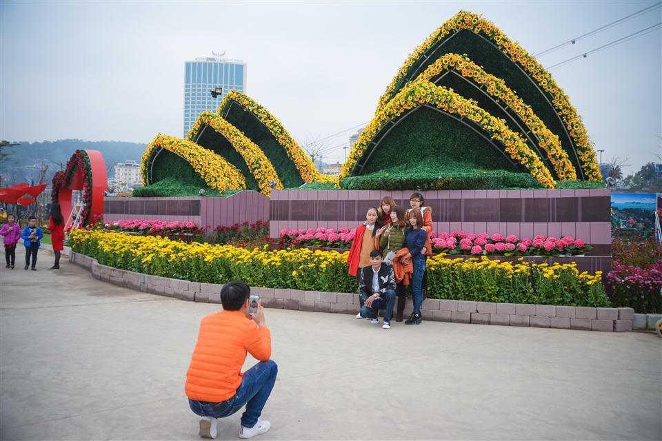 Valentine không đến Lễ hội Kỳ quan muôn sắc hoa Hạ Long thì quá phí