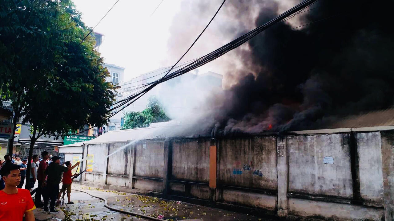 Cháy lớn ở chợ Quang, huyện Thanh Trì, Hà Nội 