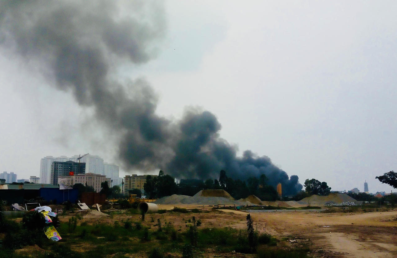 Cháy lớn ở chợ Quang, huyện Thanh Trì, Hà Nội 