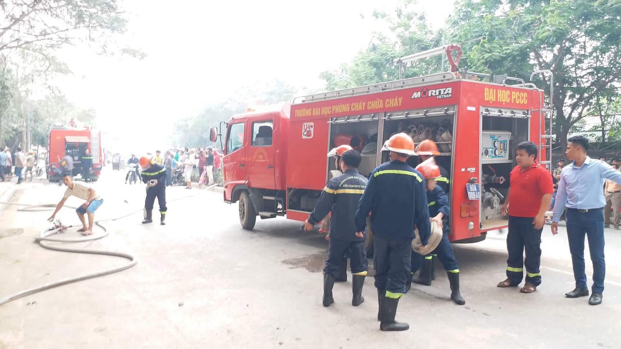 Cháy lớn ở chợ Quang, huyện Thanh Trì, Hà Nội 