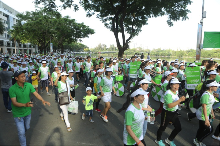 Hơn 10.000 thành viên và nhân viên Herbalife hào hứng tham gia chạy vì sức khoẻ toàn dân